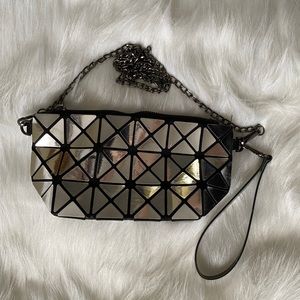 TRIANGLE MIRROR CROSS BODY PURSE